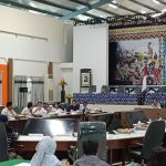 Pertemuan puluhan pengusaha cakar bongkar bersama DPRD Merauke – Surya Papua/Yulianus Bwariat