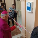 Uksup Agung Merauke, Mgr. Petrus Canisius Mandagi, MSC sedang memotong pita – Surya Papua/Yulianus Bwariat