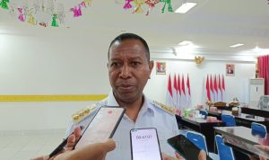 Penjabat Gubernur Papua Selatan, Apolo Safanpo – Surya Papua/Yulianus Bwariat