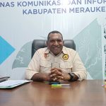 Ketua Panitia HUT Merauke, Thomas Kimko berikan keterangan pers – Surya Papua/ Yulianus Bwariat