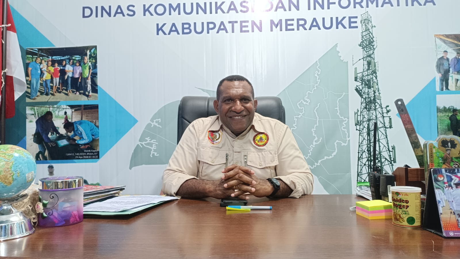 Ketua Panitia HUT Merauke, Thomas Kimko berikan keterangan pers – Surya Papua/ Yulianus Bwariat