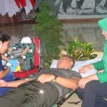 Komandan Korem 174/ATW, Brigjen TNI Agus Widodo sedang donor darahnya – Surya Papua/IST