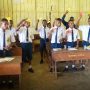 Kegiatan belajar mengajar yang diberikan dari program back to school – Surya Papua/IST