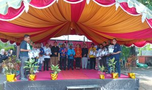 Perwakilan partai politik yang mengikuti kirab pemilu di halaman Kantor KPU Merauke – Surya Papua/Yulianus Bwariat