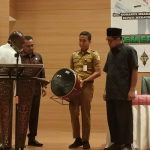 Bupati Merauke, Romanus Mbaraka didampingi Ketua DPRD Merauke, Benjamin Latumahina serta Ketua MUI, Jufri Tamrin membuka kegiatan sosialisasi – Surya Papua/Frans Kobun