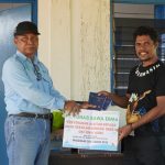 Penyerahan Alkitab kepada Pendeta Gereja Kristen Injili (GKI) Sinai – Surya Papua/IST