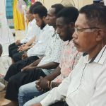 basuh 1 Pembasuhan kaki perwakilan umat dari lingkungan oleh Pastor Pius Oematan, Pr – Surya Papua/Frans Kobun