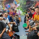Delapan nelayan Merauke saat di ruang tunggu keberangkatan di Bandara Port Moresby - Surya Papua/IST