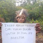 Salah satu tulisan dalam spanduk yang dibentangkan sebagai penolakan terhadap kegiatan investasi – Surya Papua/IST