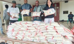 Bantuan beras yang diserahkan untuk umat di Paroki St. MIkhael Kuda Mati – Surya Papua/Yulianus Bwariat