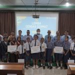 Foto bersama siswa-siswi usai perlombaan bersama managemen TSE Gropu – Surya Papua/ IST