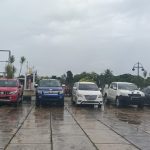 Delapan unit mobil dinas yang diparkir di halaman Kantor Bupati Merauke – Surya Papua/Frans Kobun