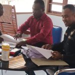 Bupati Merauke, Romanus Mbaraka sedang menandatangani SK CPNS formasi 2018 – Surya Papua/Frans Kobun