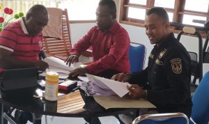 Bupati Merauke, Romanus Mbaraka sedang menandatangani SK CPNS formasi 2018 – Surya Papua/Frans Kobun