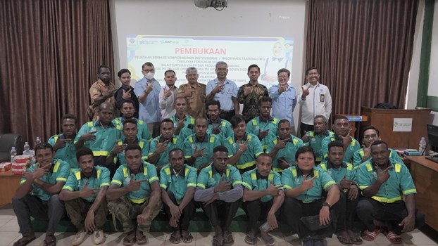 Puluhan peserta yang nota bene adalah orang asli Papua mengikuti pelatihan – Surya Papua/IST