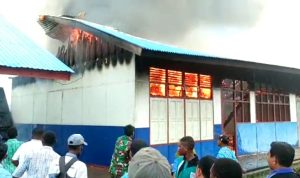 Kebakaran aula dan bengkel las SMK Santo Antonius Merauke – Surya Papua/Frans Kobun