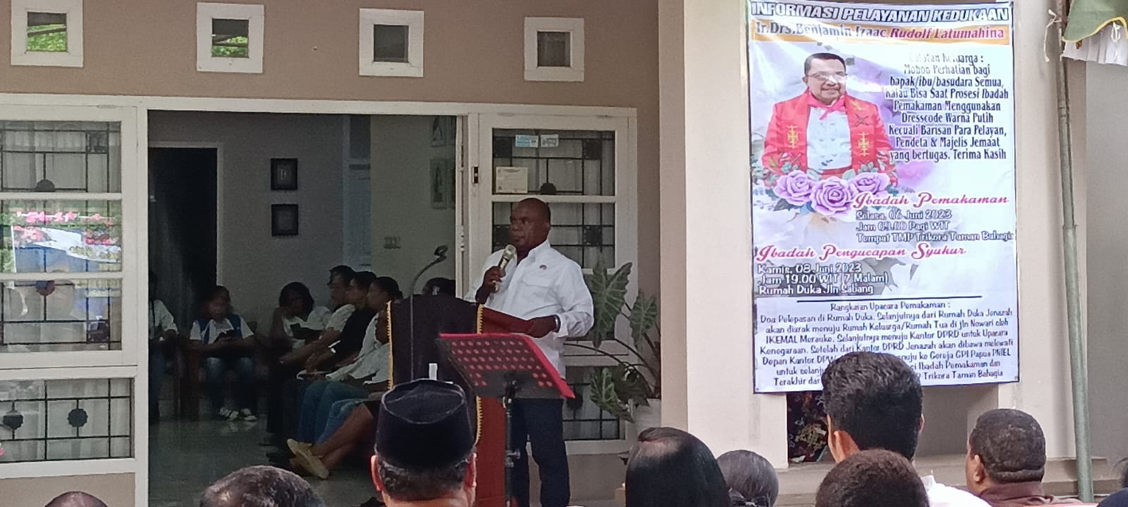 Bupati Merauke, Romanus Mbaraka sedang berikan sambutan – Surya Papua/Frans Kobun