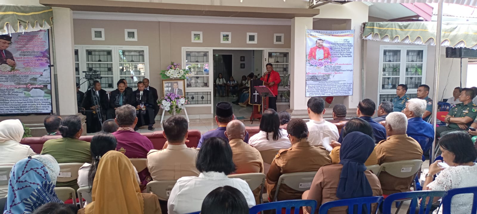 Ketua IKEMAL di Tanah Papua, Christian Sohilait saat memberikan sambutan – Surya Papua/Frans Kobun