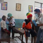 Imunisasi terhadap anak-anak yang dilakukan Dinkes kerjasama dengan TSE Group – Surya Papua/IST