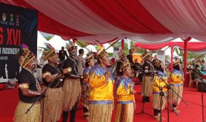 Kontingen dari Kabupaten Merauke, Provinsi Papua Selatan saat tampil pada parade budaya dan gita nusantara – Surya Papua/Frans Kobun