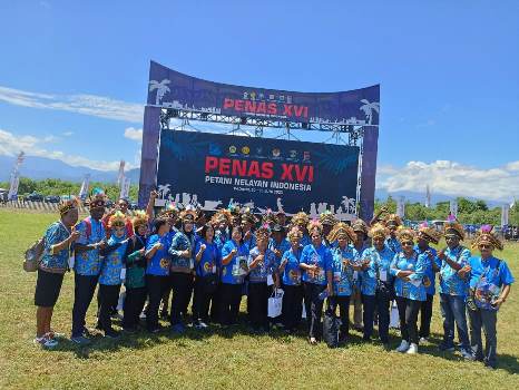Peserta atau kontingen dari Kabupaten Merauke foto bersama- Surya Papua/Frans Kobun