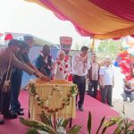 Penekanan tombol oleh Bupati Merauke, Romanus Mbaraka bersama Muspida – Surya Papua/Frans Kobun