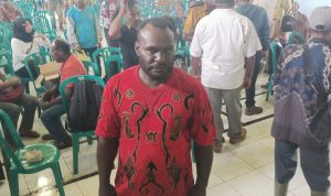 Kepala Kampung Tanas, Samuel Mugujay – Surya Papua/Frans Kobun