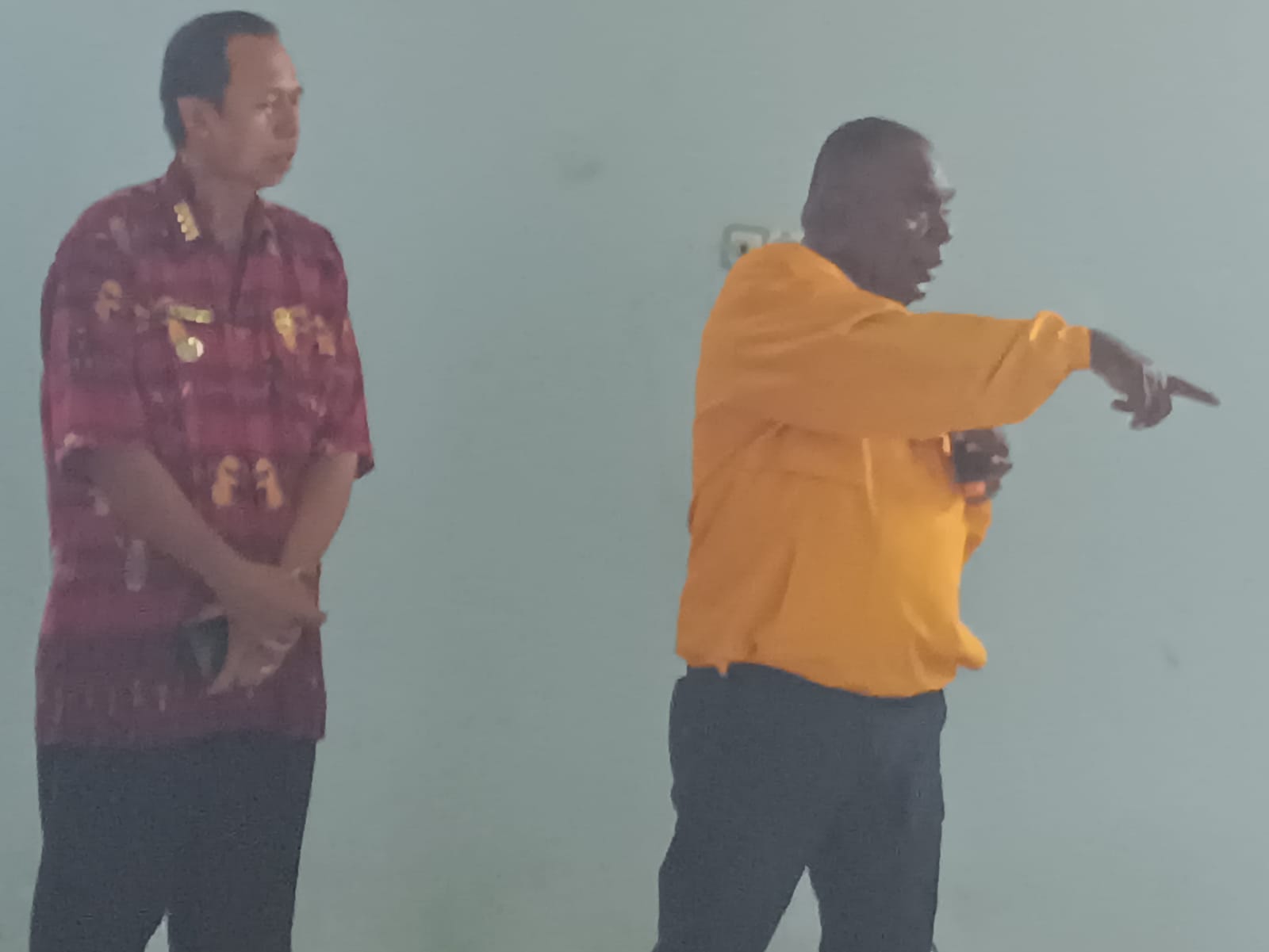 Bupati Merauke, Romanus Mbaraka sedang dialog bersama masyarakat – Surya Papua/Frans Kobun