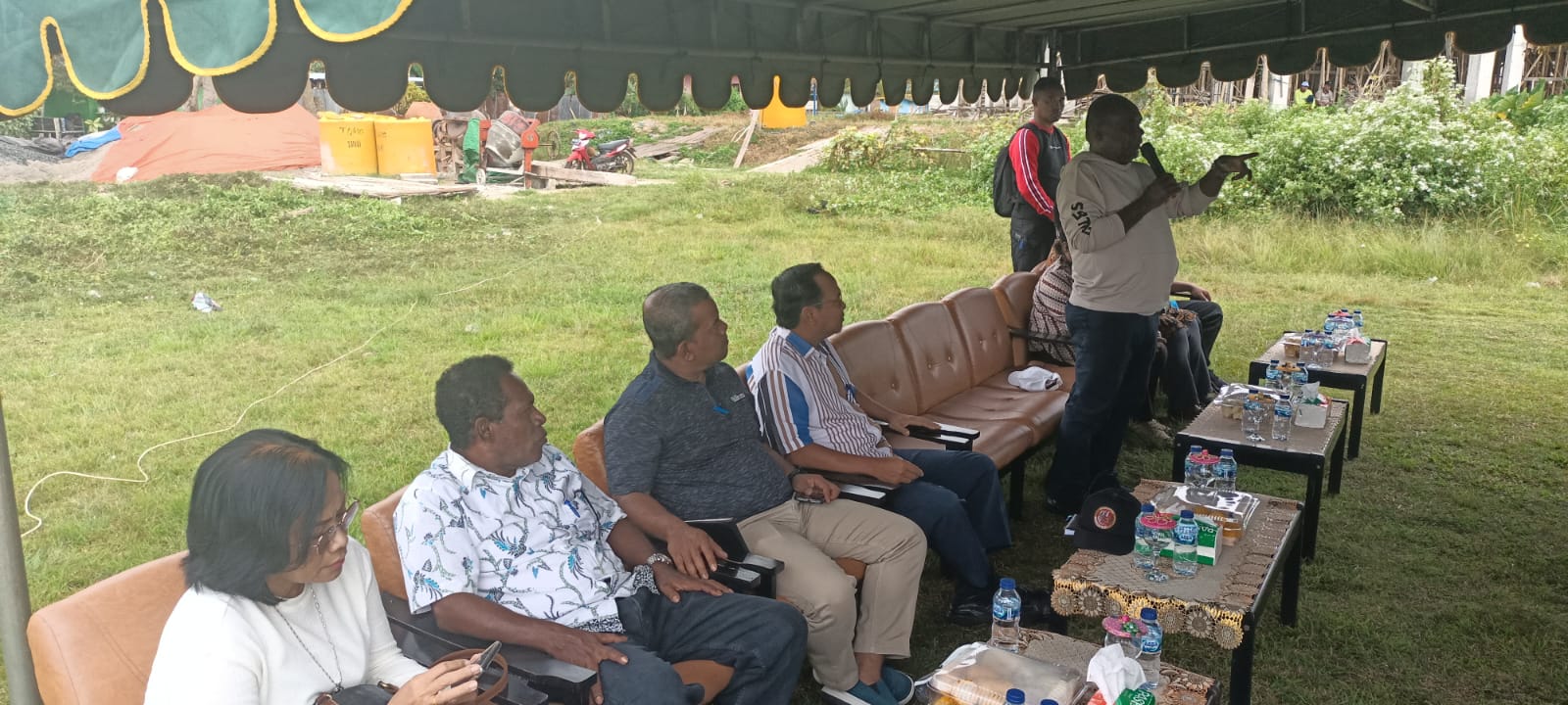 Bupati Merauke, Romanus Mbaraka sedang memberikan sambutan – Surya Papua/Frans Kobun
