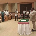 Bupati Merauke, Romanus Mbaraka sedang melantik Jeremias Paulus Ndiken menjadi Sekda Merauke – Surya Papua/Frans Kobun