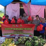 Foto bersama mama-mama Papua saat berbagi sembako – Surya Papua/IST