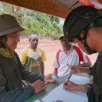 Pemeriksaan pelintas batas bersama barang bawaannya – Surya Papua/IST