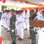 Pengukuhan anggota Paskibraka oleh Penjbaat Gubernur Papua Selatan, Apolo Safanpo – Surya Papua/Ernes Kakesina