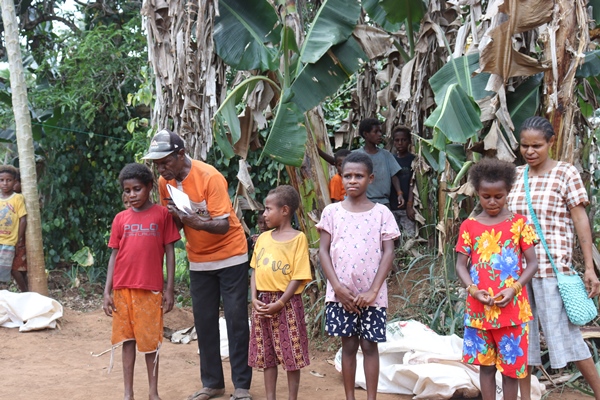 Anak-anak di Kampung Tagaepe, Distrik Ngguti yang mengikuti sejumlah perlombaan – Surya Papua/IST