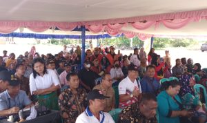 Masyarakat di Kampung Yasa Mulya dengar arahan Bupati Merauke, Romanus Mbaraka – Surya Papua/Frans Kobun