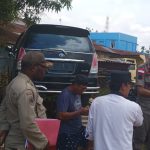 Kepala Satpol PP Kabupaten Merauke, Fransiskus Kamijay bersama anggotanya menggerebek BBM illegal – Surya Papua/Frans Kobun