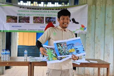 Kegiatan sosialisasi hewan dan tumbuh-tumbuhan endemic kepada masyarakat di Kampung Selil – Surya Papua/IST