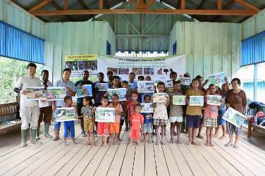 Kegiatan sosialisasi hewan dan tumbuh-tumbuhan endemic kepada masyarakat di Kampung Selil – Surya Papua/IST