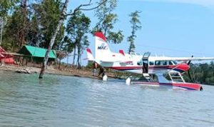 Pesawat Cessna Carana MAF yang mendarat di Sungai Cendamar, Kampung Wantarma, Distrik Kontuar, Kabupaten Merauke – Surya Papua/Frans Kobun