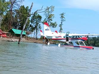 Pesawat Cessna Carana MAF yang mendarat di Sungai Cendamar, Kampung Wantarma, Distrik Kontuar, Kabupaten Merauke – Surya Papua/Frans Kobun