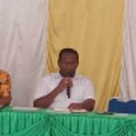 Ketua LP3KD Provinsi Papua Selatan, Yoseph Gebze sedang memimpin pertemuan didampingi Krispinus Palobo (wakil ketua) serta Alfons Embu (sekretaris)