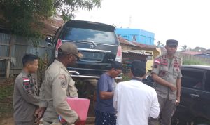 Kepala Satpol PP Kabupaten Merauke, Fransiskus Kamijay saat di salah satu kios di depan Toko Tujuh – Surya Papua/Frans Kobun