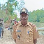 Kepala Distrik Waan, Viktor Cabuya – Surya Papua/Frans Kobun