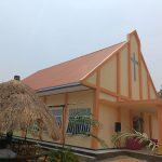 Tampak dari samping, bangunan Gereja Syalom Kaliki yang telah dilakukan pembaptisan serta peresmian – Surya Papua/Frans Kobun