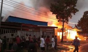 Kebakaran tiga rumah di Mandobo, Kabupaten Boven Digoel dua hari lalu – Surya Papua/IST