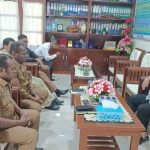 Pertemuan Pengurus LP3KD Provinsi Papua Selatan bersama Uskup Agung Merauke, Mgr. Petrus Canisius Mandagi, MSC – Surya Papua/Frans Kobun