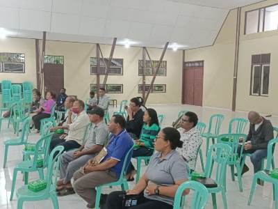 Pengurus LP3KD Provinsi Papua Selatan sedang mengikuti pertemuan di Aula STK St. Yakobus – Surya Papua/Frans Kobun