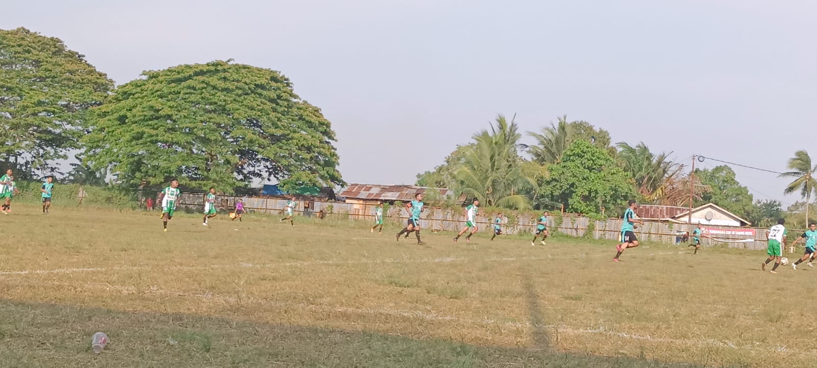 Duel Sikka FC 1 dengan Komodo 1 di Stadion Mini Maro Merauke – Surya Papua/Frans Kobun