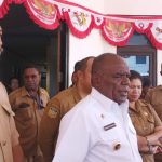 Bupati Merauke, Romanus Mbaraka saat memberikan keterangan pers – Surya Papua/Frans Kobun