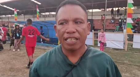 Pelatih Sandelwood, Robi Yanto Rehe – Surya Papua/Frans Kobun